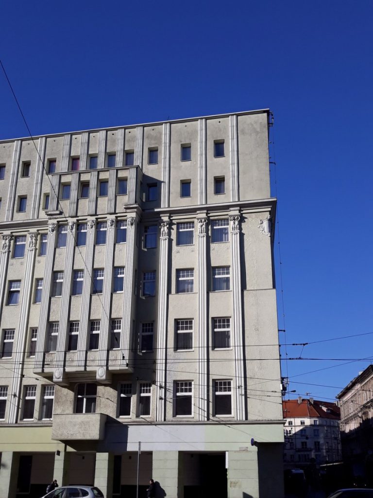 Dawny Hotel Lech na skrzyżowaniu Gwarnej i św. Marcin