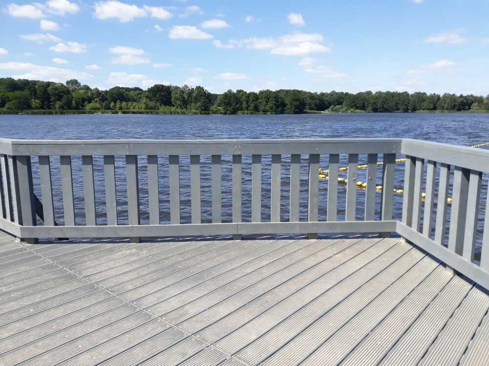 Plaża szczerzona nad Rusałką