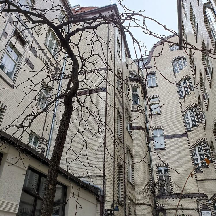 Podwórze kamienic na ul.Wielka 21/ ul.Woźna 9