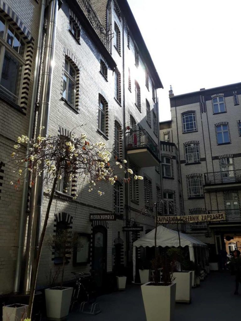 Podwórze kamienic na ul.Wielka 21/ ul.Woźna 9