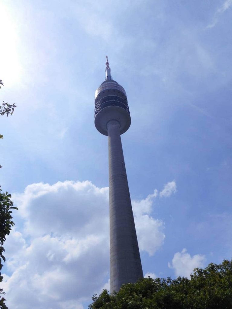 Wieża Olimpijska w Parku Olimpijskim Monachium Niemcy