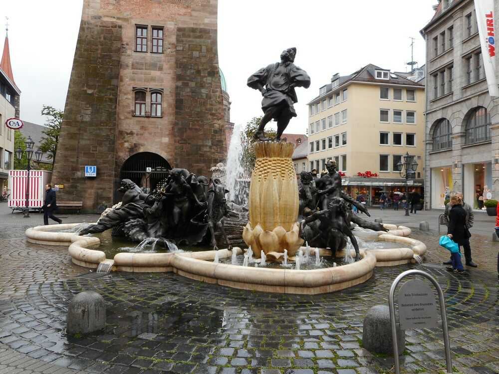 Fontanna Karuzela Małżeńska w Norymberdze