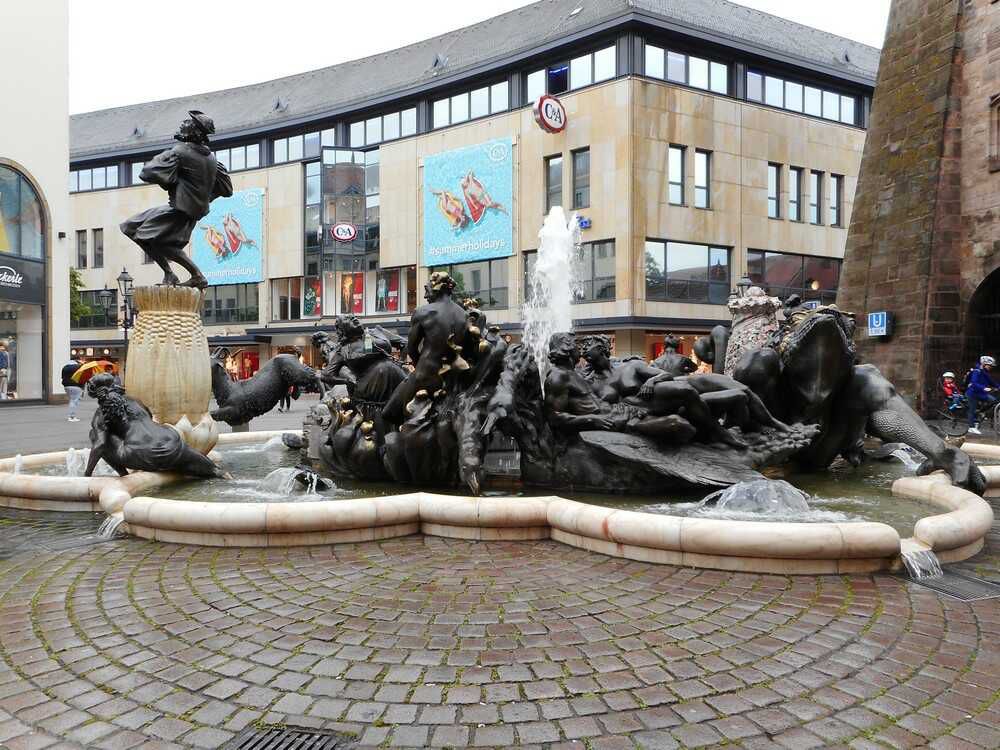 Fontanna Karuzela Małżeńska w Norymberdze