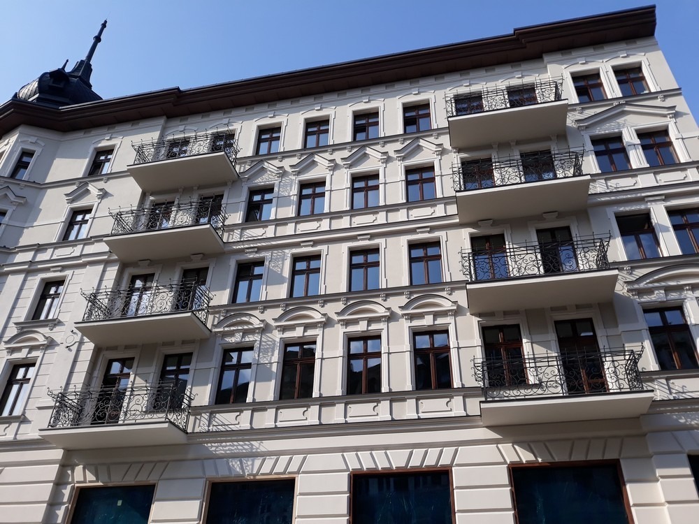 Odbudowana kamienica żelazko w Poznaniu