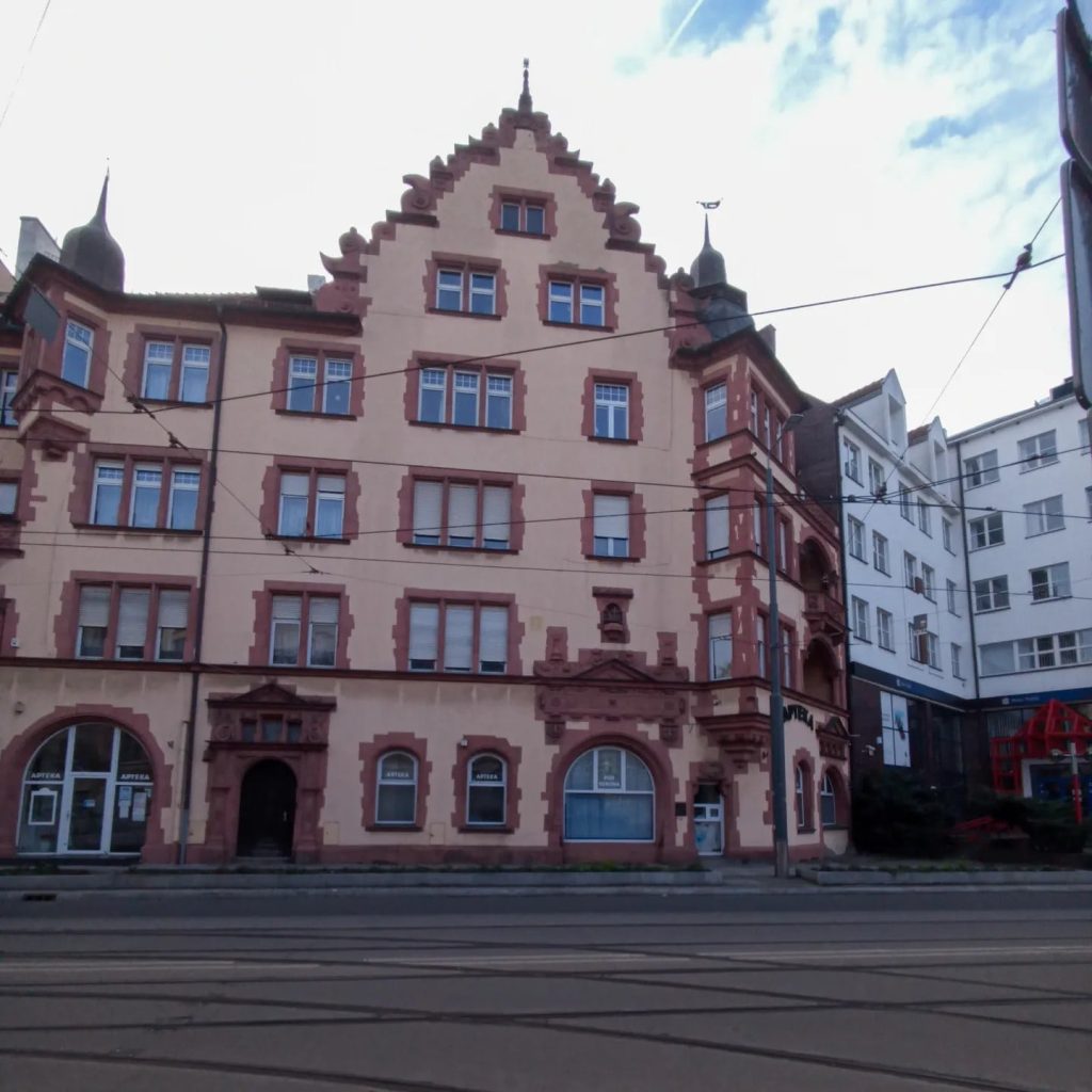 Kamienica pod Koroną obok Rynku Wildeckiego