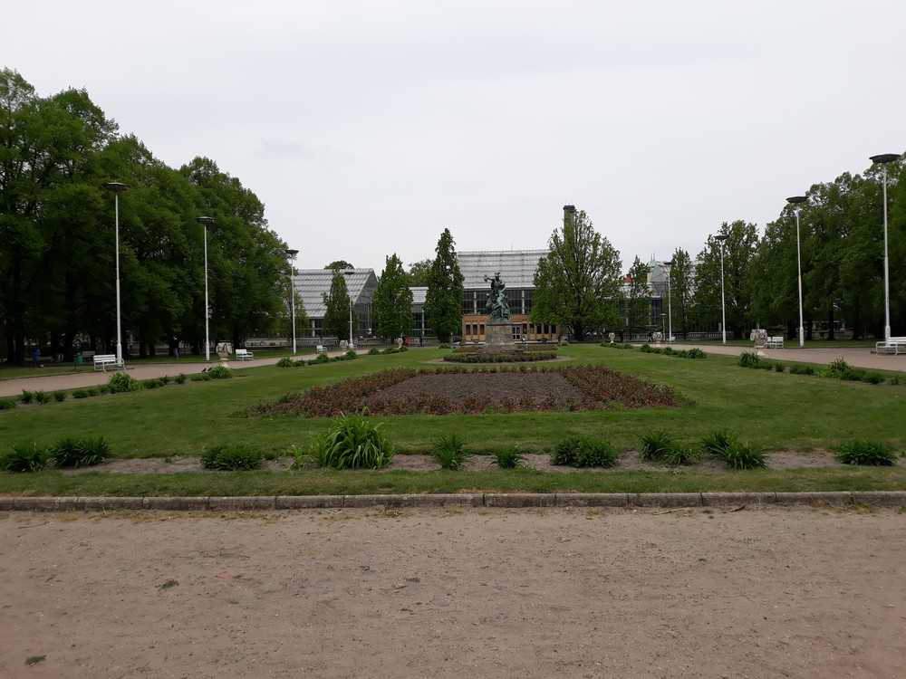 Palmiarnia wraz z rzeźbą