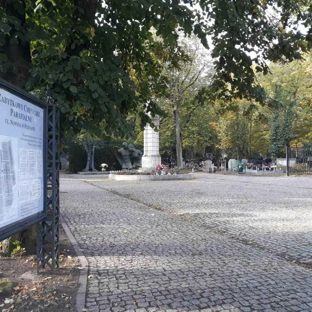 Wejście na Cmentarz Poznań Nowina