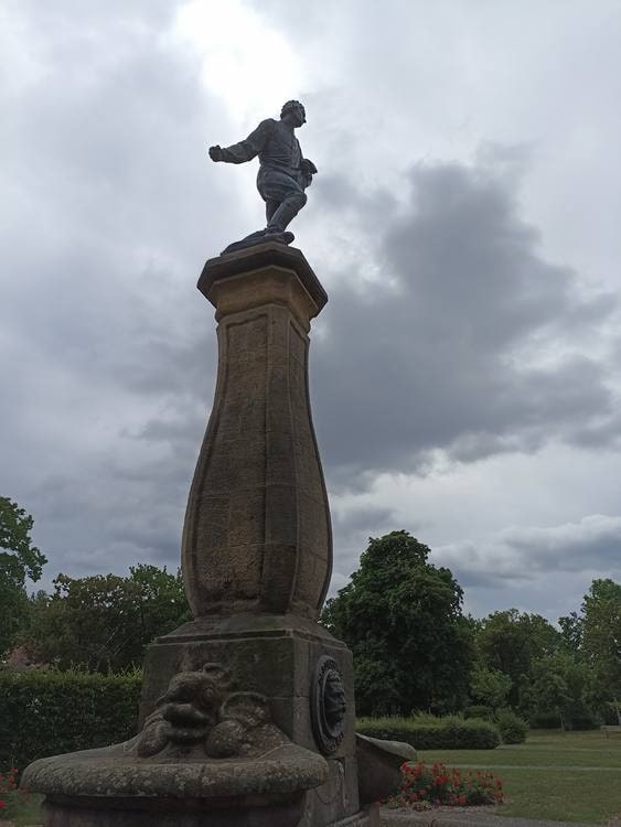 Pomnik Siewcy w Luboniu