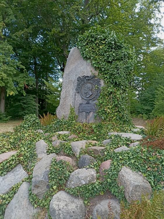 Pomnik Pücklera Park Mużakowski