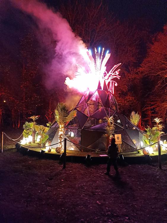 lumina park filmowy las wulkan świateł