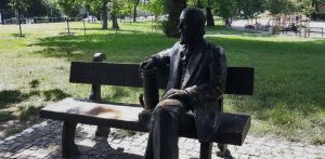 Ławeczka Ignacego Łukasiewicza Poznań