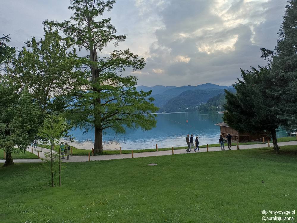 Park miejski w miejscowości Bled Słowenia