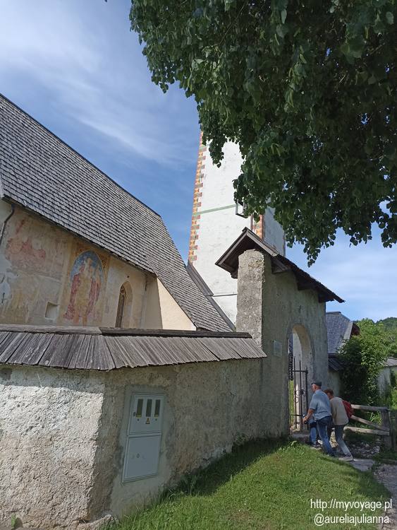 Cerkev sv. Janeza Krstnika na wzgórzu Ribčev Laz