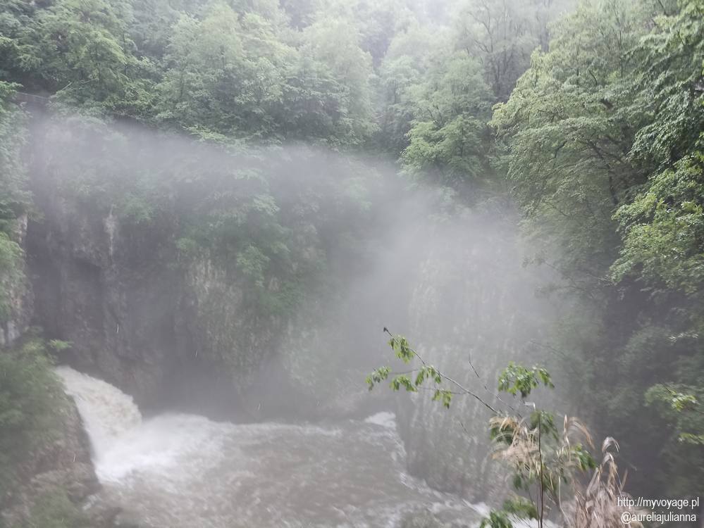 Rzeka Reka w jaskiniach Szkocjańskich