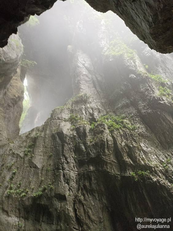 Rzeka Reka w jaskiniach Szkocjańskich