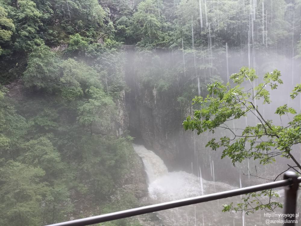 Rzeka Reka w jaskiniach Szkocjańskich