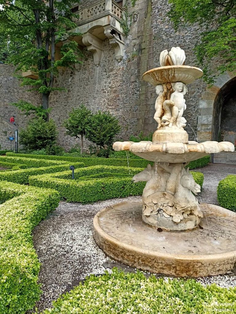 Tarasy wokół zamku Książ