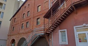 Nowy Browar Poznański - zabytkowy Łazarski budynek
