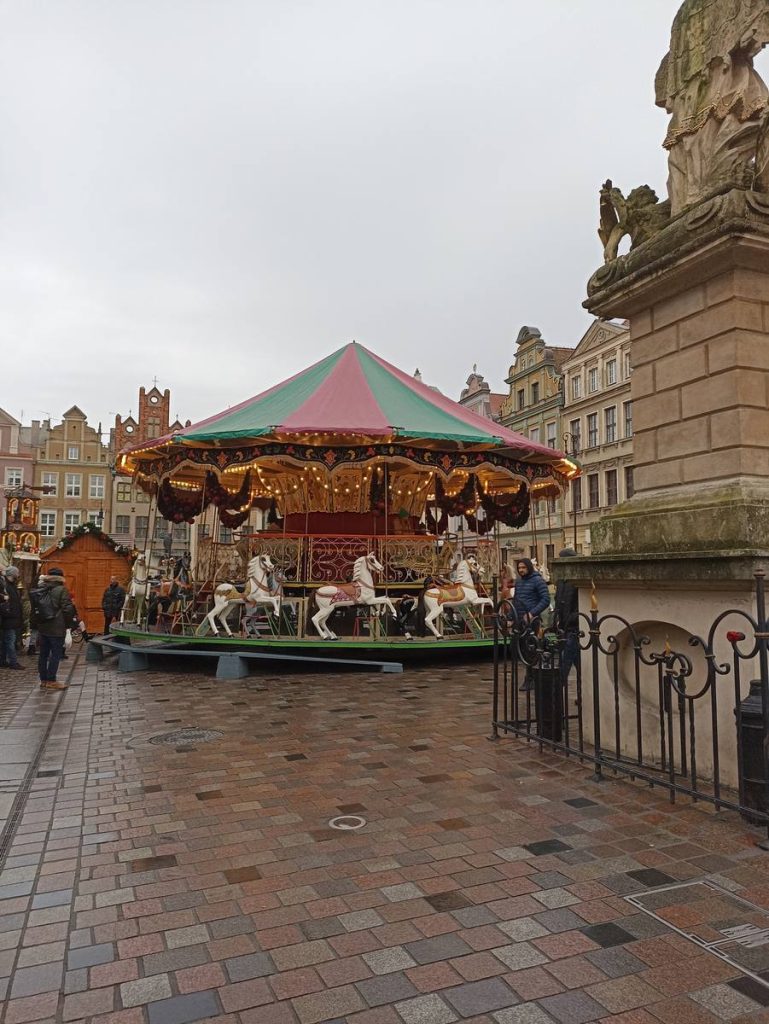 Zabytkowa XIX karuzela na Starym Rynku