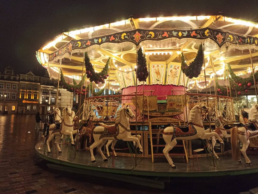 Zabytkowa XIX karuzela na Starym Rynku