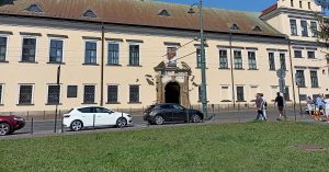 Okno Papieskie w Pałacu Biskupim w Krakowie