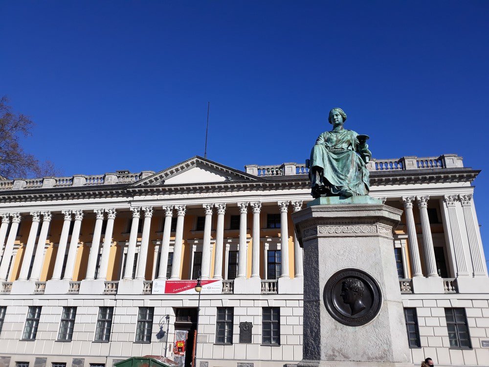 Pomnik, studzienka Hygei na Placu wolności