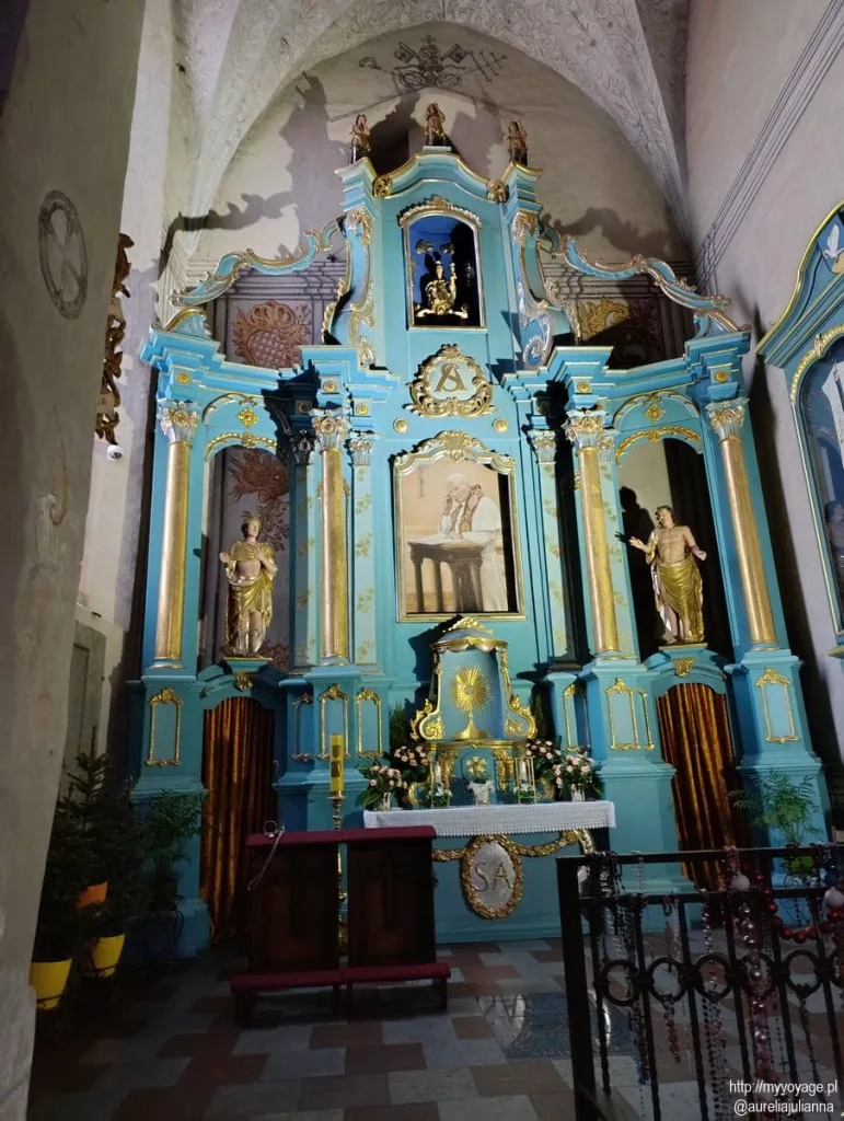 jedna z naw w kościele