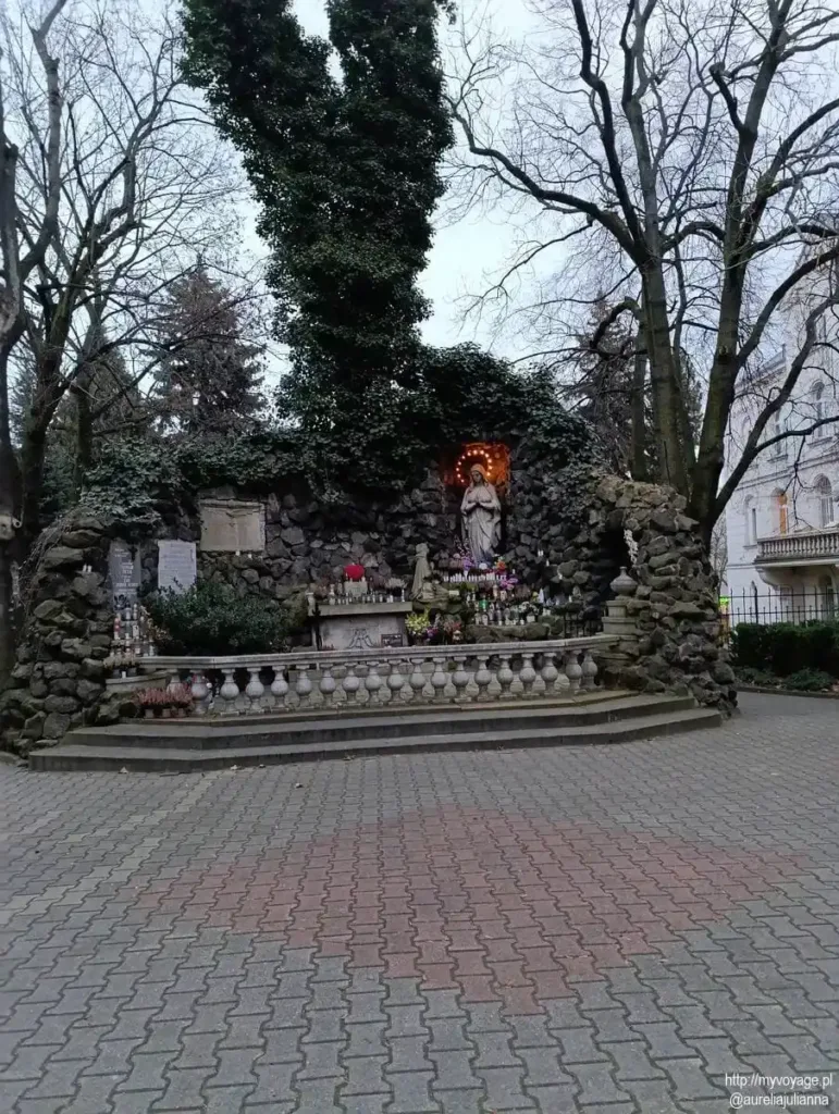 grota Matki Boskiej z Lourdes