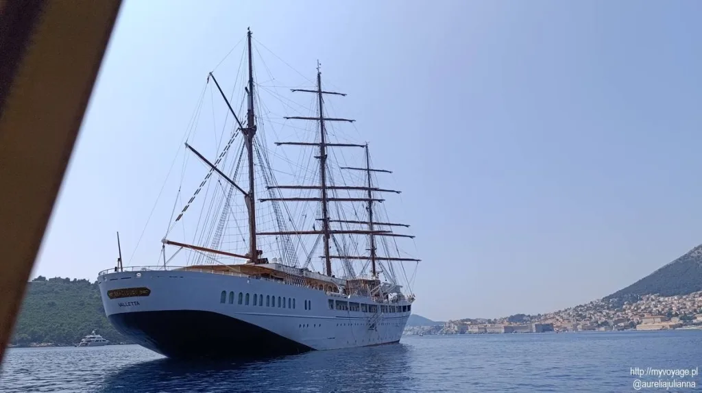 Statek w porcie w Dubrowniku