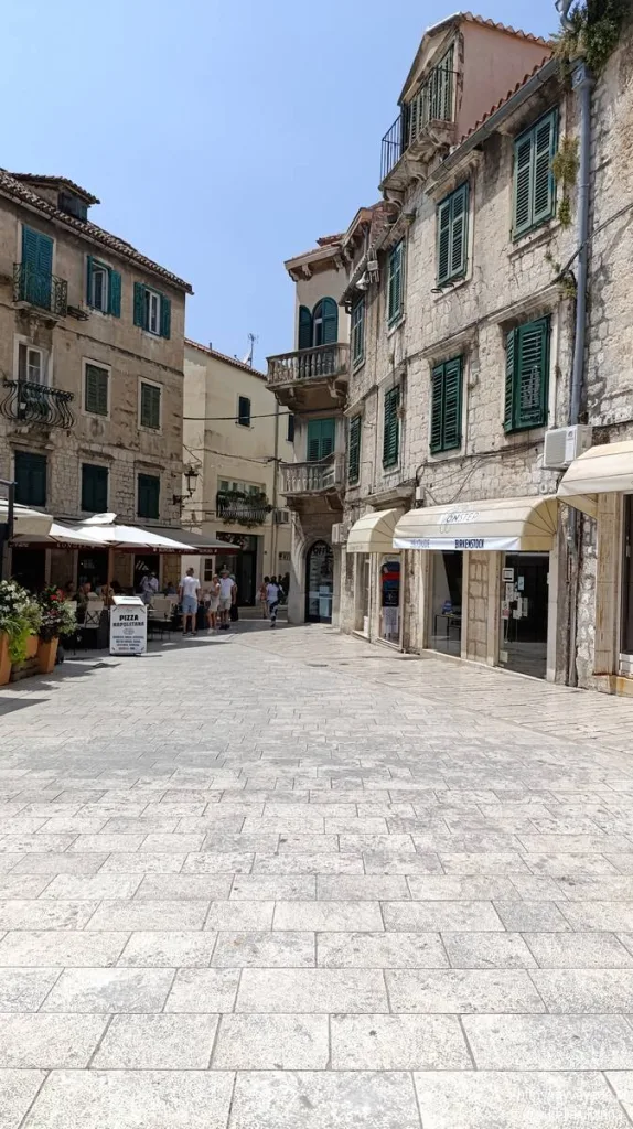 wąskie ulice Splitu