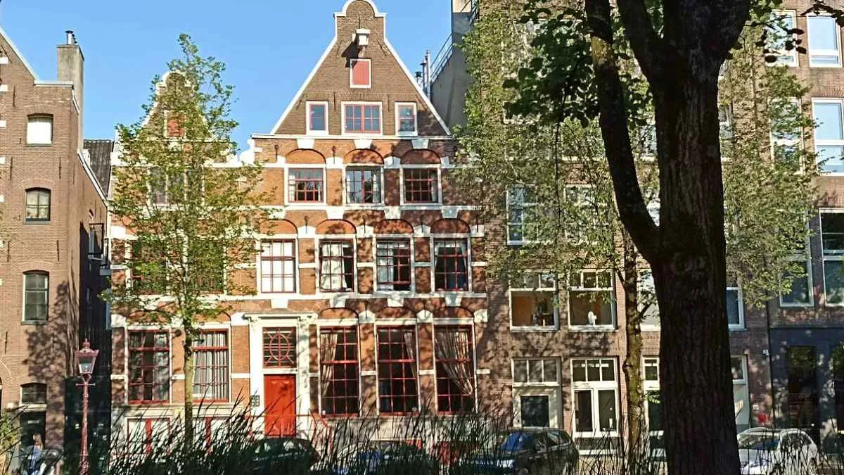 Dzielnica czerwonych latarni w Amsterdamie (De Wallen)