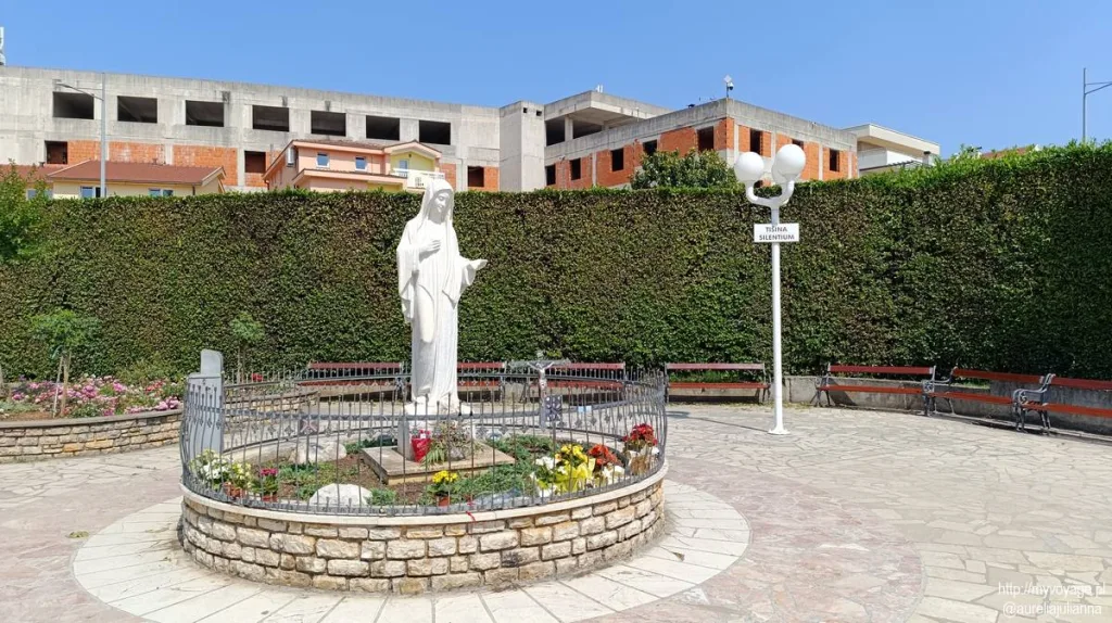 Figura Królowej Pokoju