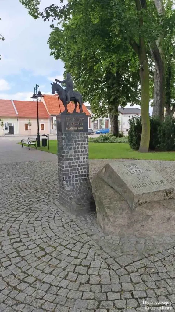 Pomnik Bolesława Pobożnego w Pyzdrach