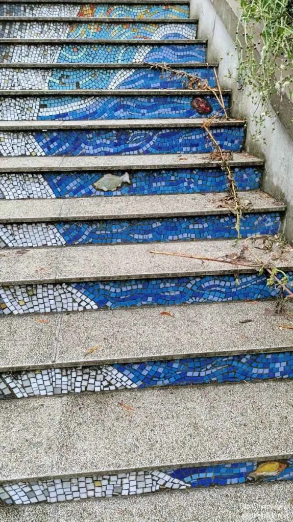 Mozaikowe schody w Pyzdrach
