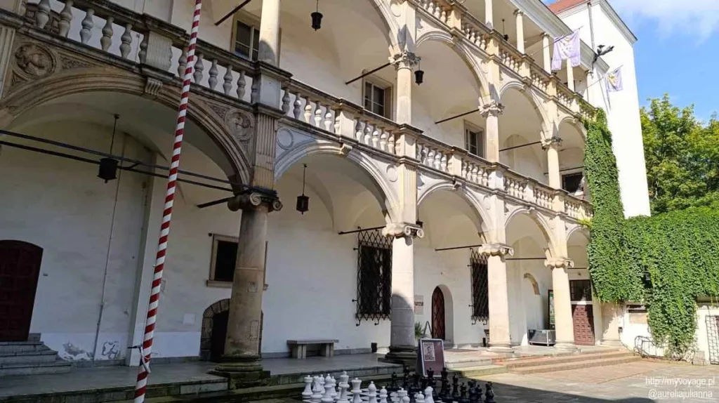 Zabytkowe krużganki