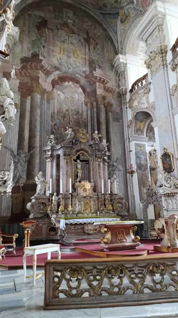 wnętrze kościoła Podwyższenia Krzyża Świętego w Brzegu