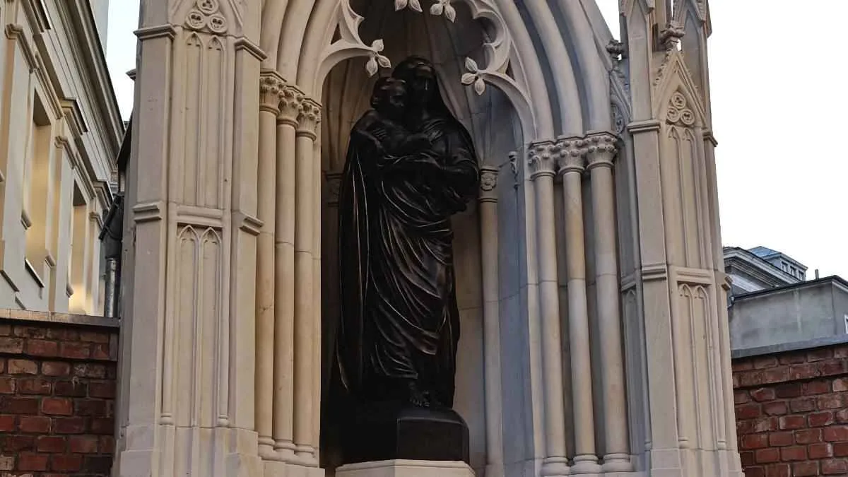 Studzienka Madonny Sykstyńskiej w Poznaniu