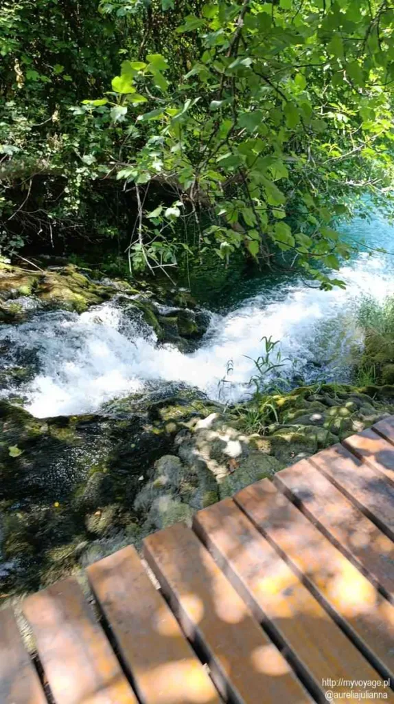 ścieżki spacerowe przy wodospadach Krka