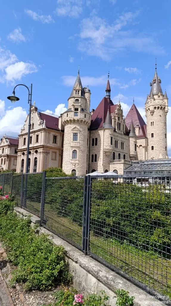 Zamek w mosznej