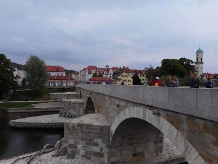 Zabytkowy kamienny most w Ratyzbonie